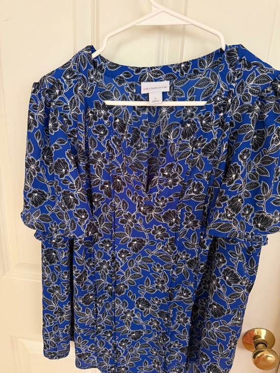 Liz Claiborne Tops - liz claiborne L top blue/black flowers poly
